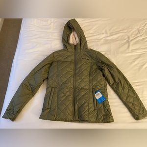 Warm fuzzy Large Columbia Jacket. Never worn with tag on!